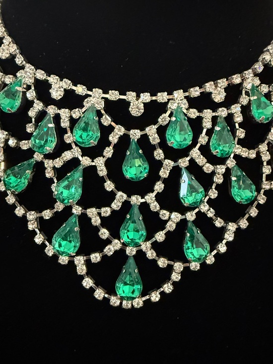 Striking collar-style Emerald-green teardrop stones with Rhinestones - Picture 6 of 8